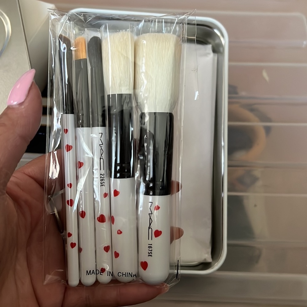 MAC - Archie’s Girls Brush Set